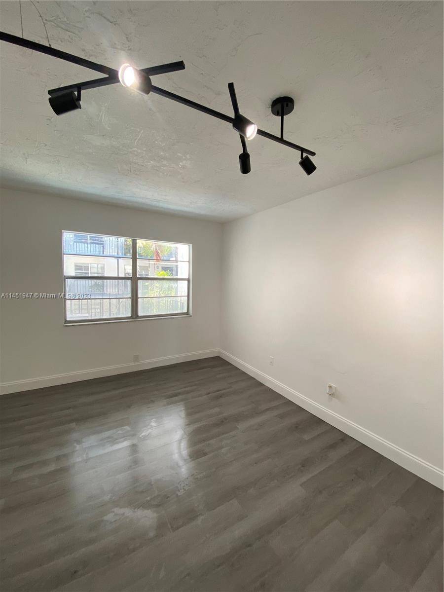North Miami, FL 33161,1230 NE 139th St #303