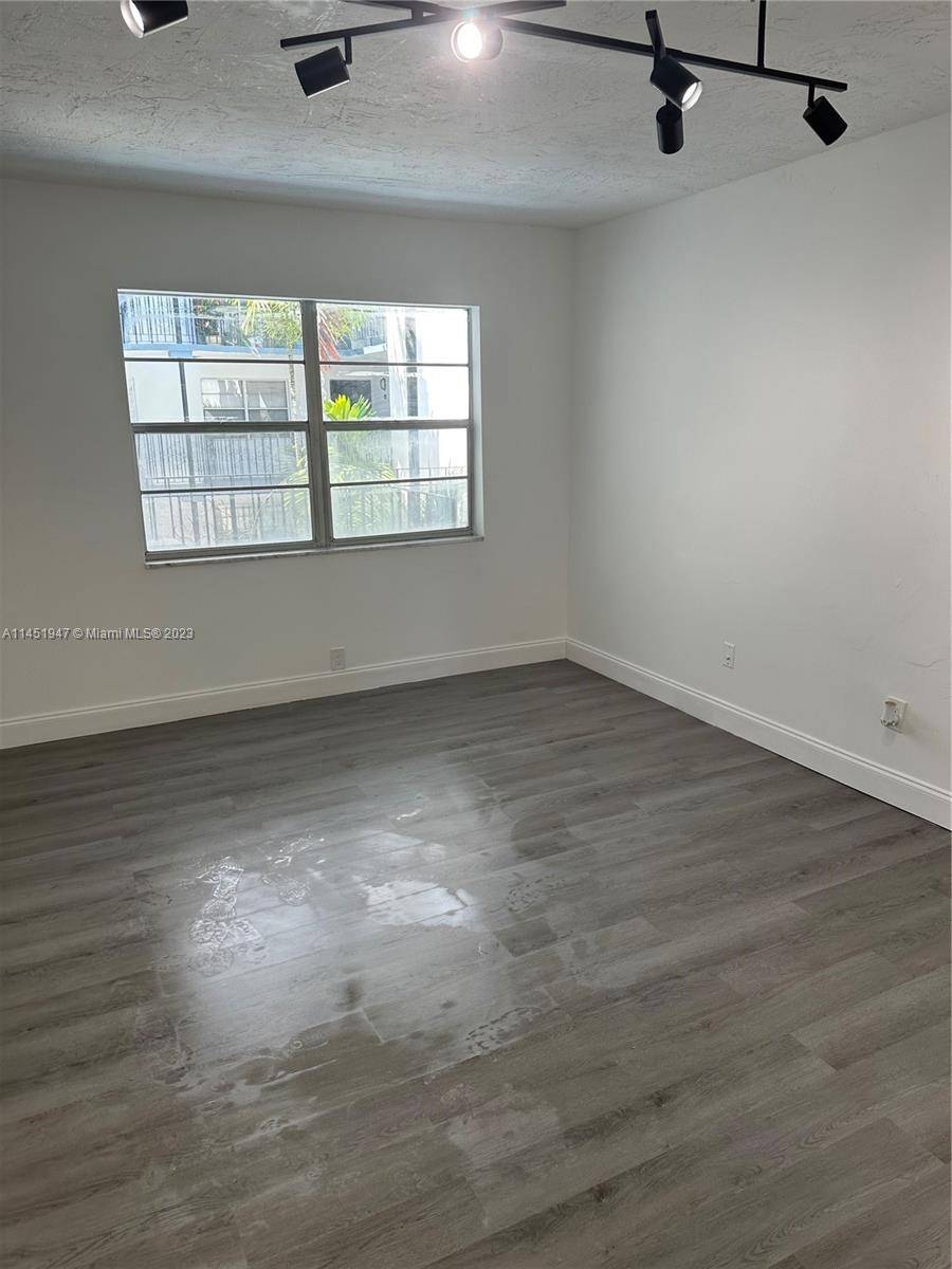 North Miami, FL 33161,1230 NE 139th St #303