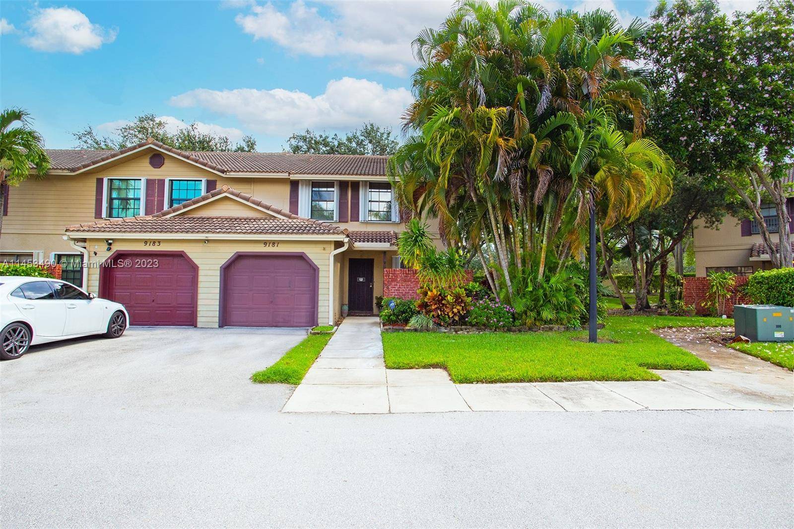 Plantation, FL 33324,9181 Vineyard Lake Dr