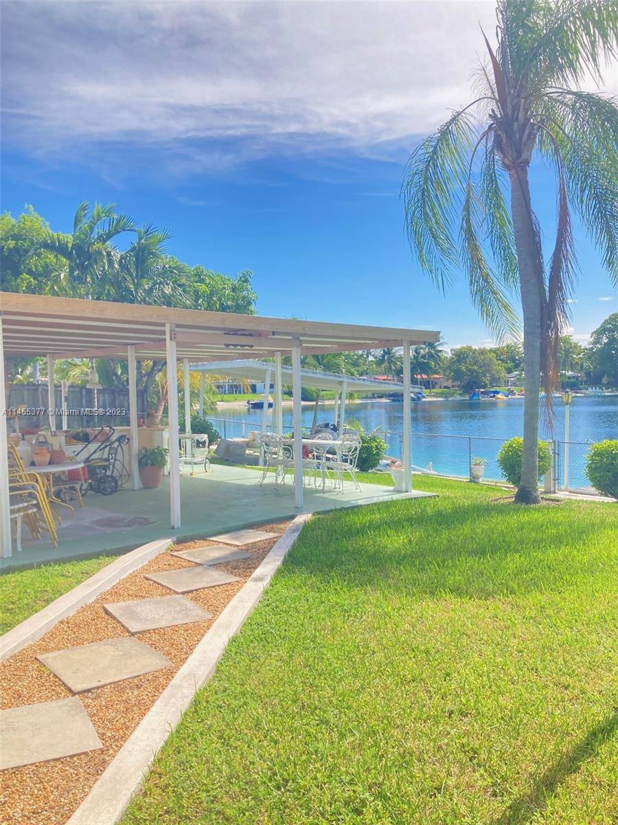 Miami, FL 33165,5020 SW 92nd Ave