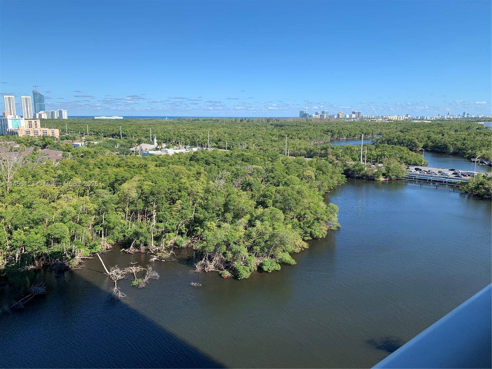 North Miami Beach, FL 33160,16385 Biscayne Blvd #1417