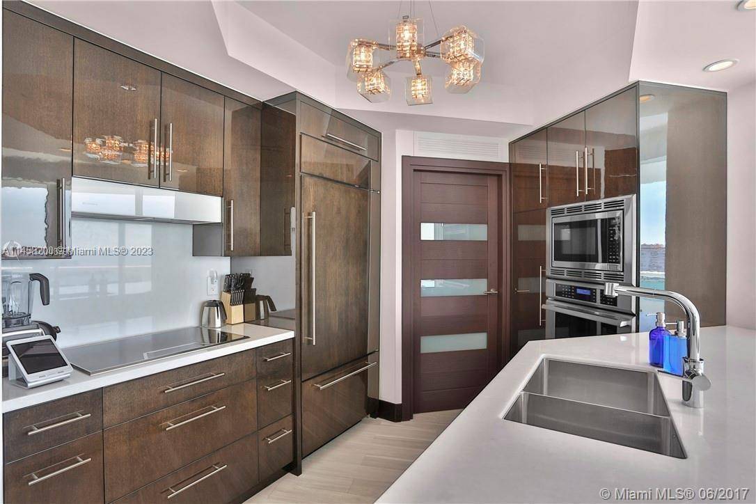Miami Beach, FL 33139,1000 S Pointe Dr #1405
