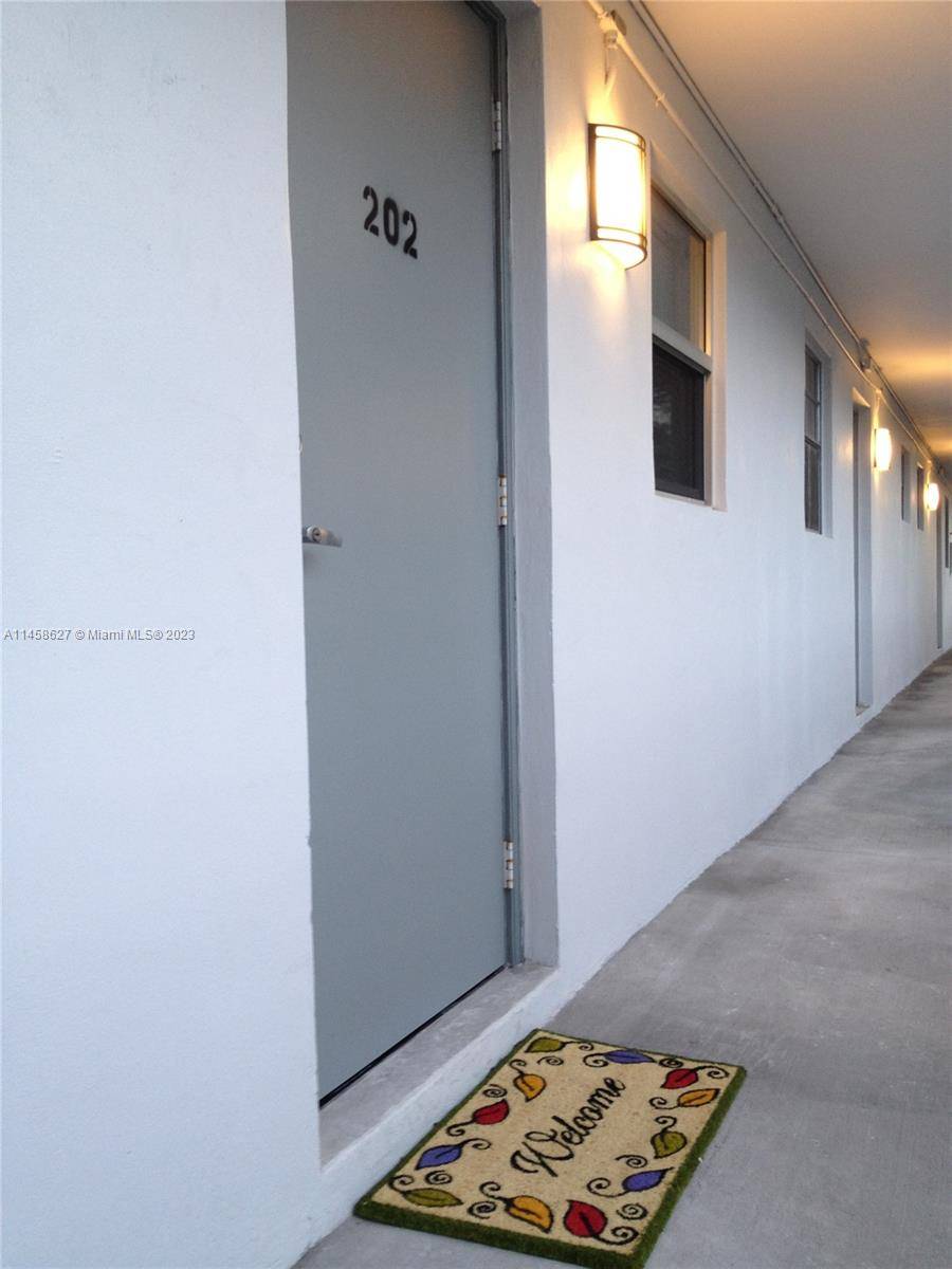 Miami Beach, FL 33139,716 Michigan Ave #202