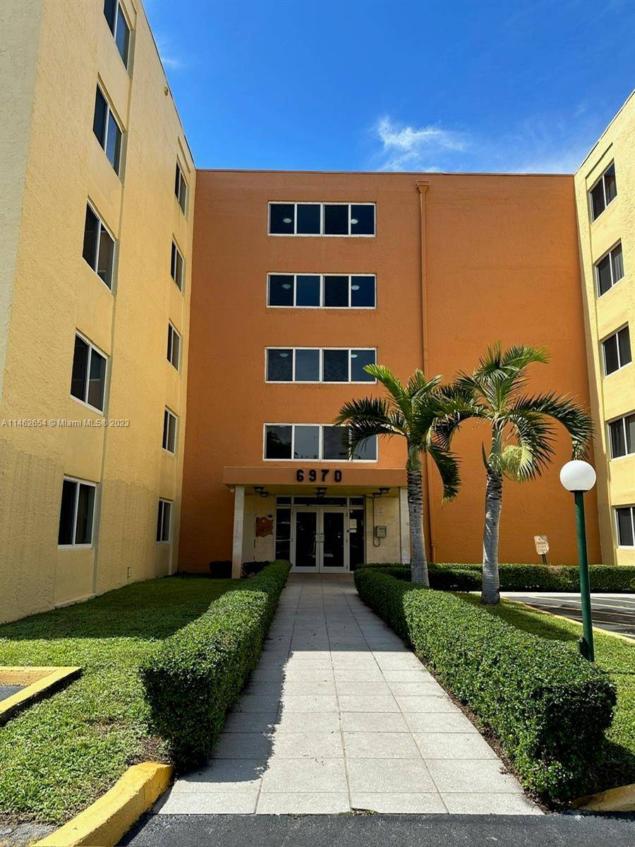 Hialeah, FL 33015,6970 NW 186th St #3-502