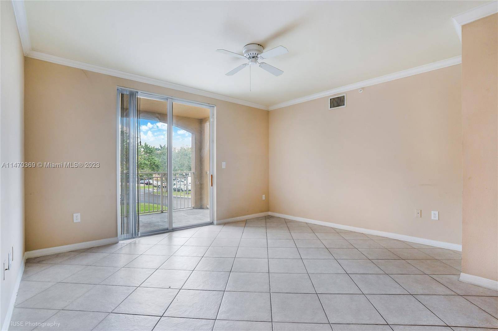 West Palm Beach, FL 33411,6370 Emerald Dunes Dr #201