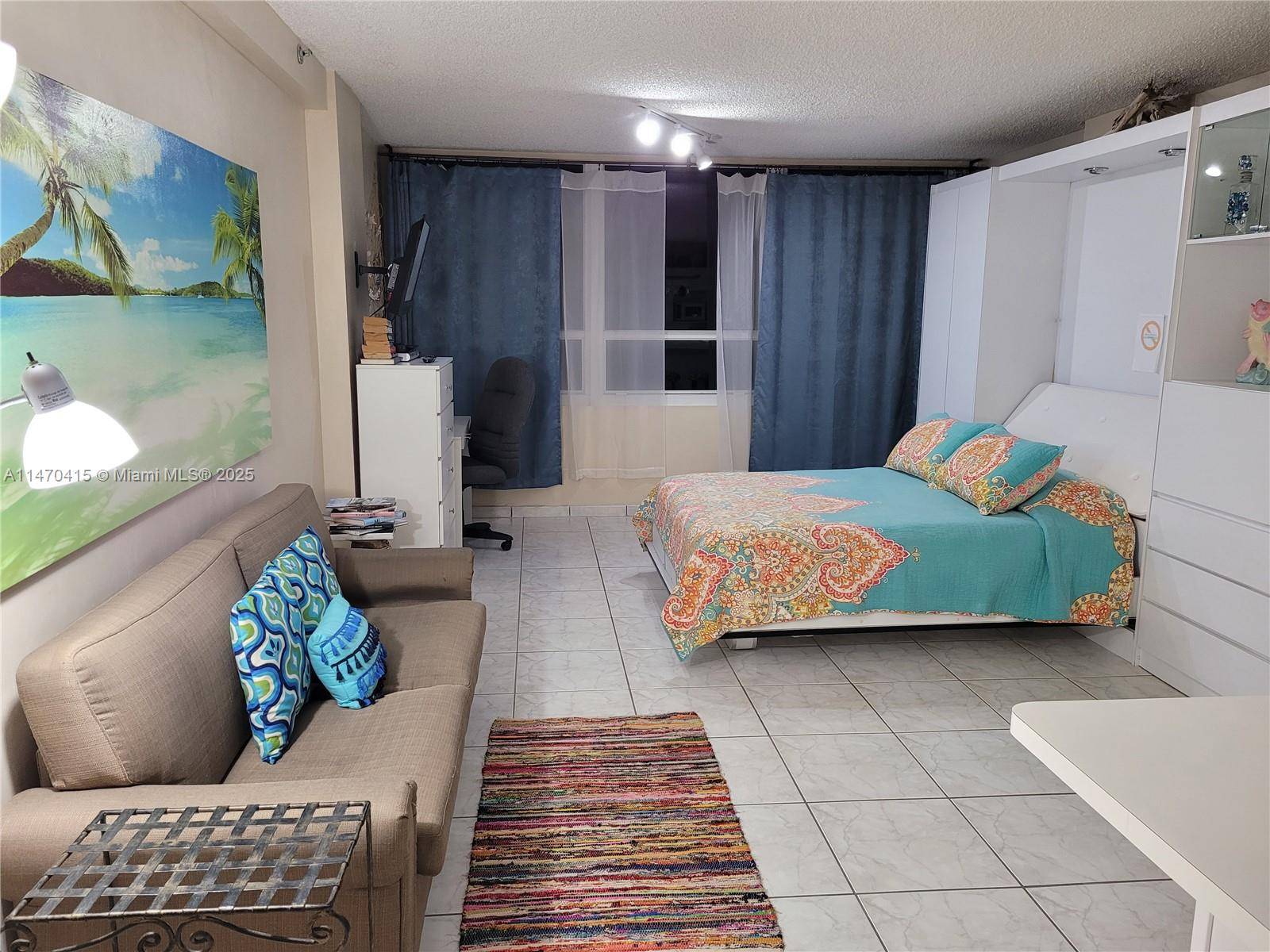 Miami Beach, FL 33140,5445 Collins Ave #528