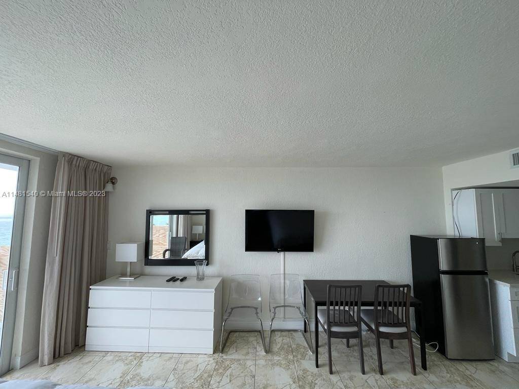 Sunny Isles Beach, FL 33160,19201 Collins Ave #411