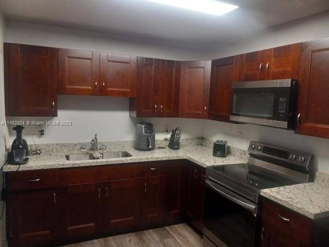 Riviera Beach, FL 33404,370 W 18th St