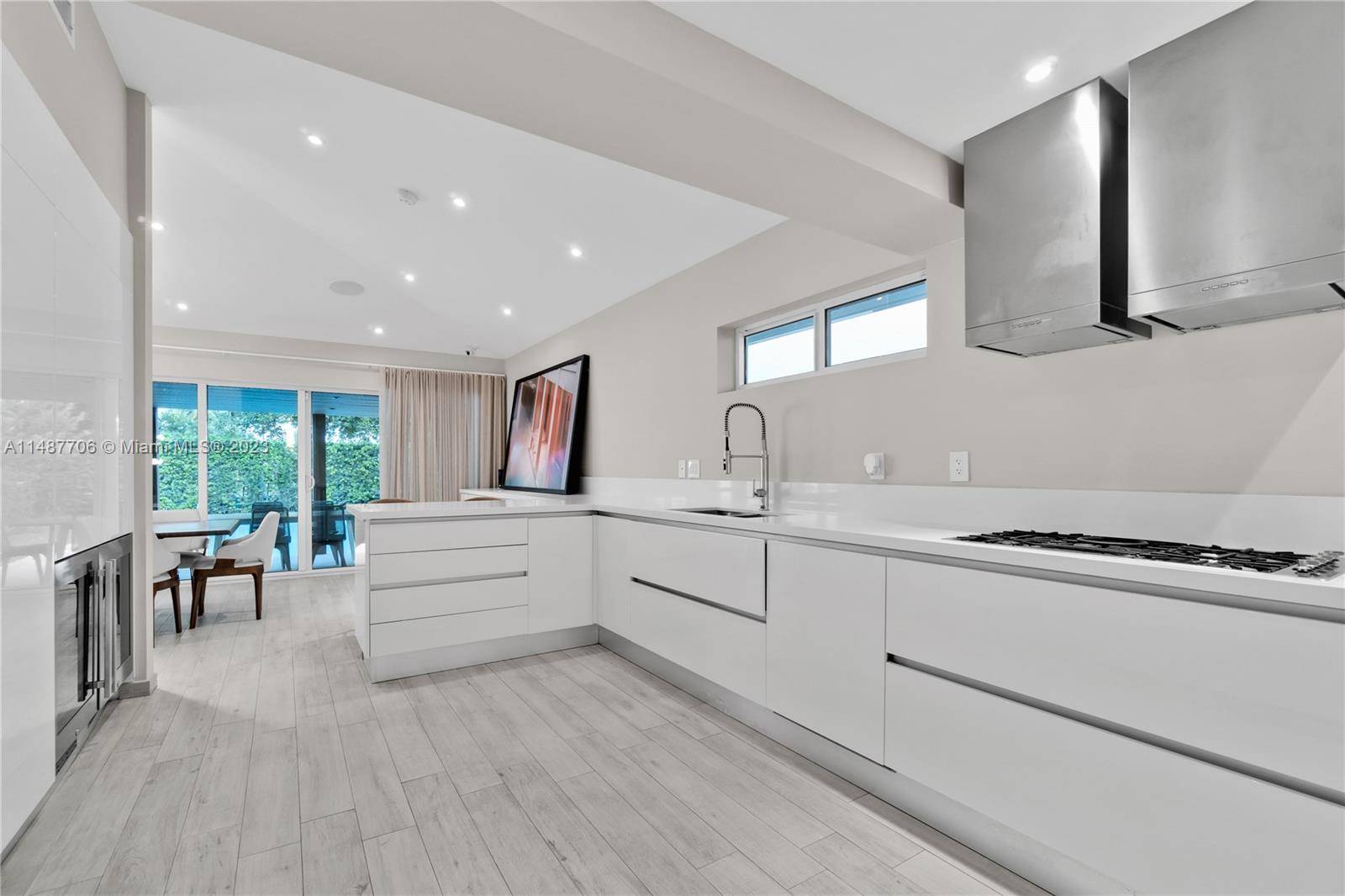 Miami, FL 33139,1030 N Venetian Dr