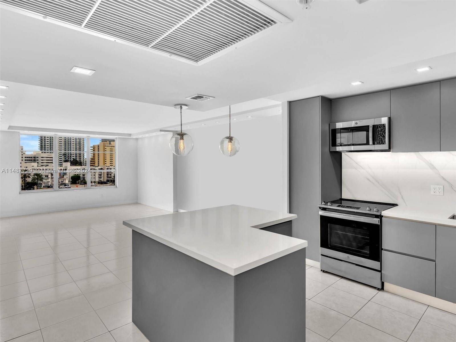 Miami Beach, FL 33140,4101 Pine Tree Dr #621,620