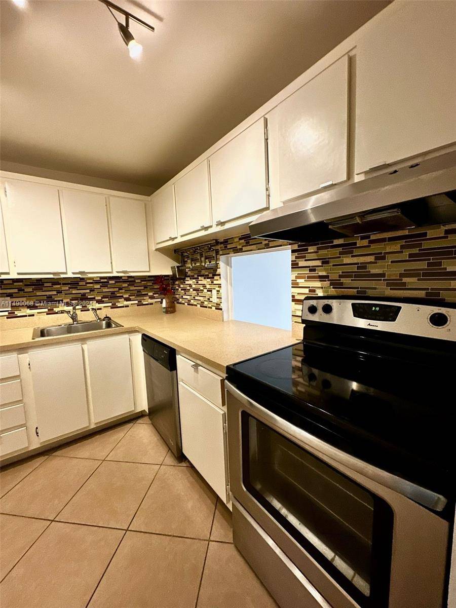 West Palm Beach, FL 33401,480 Executive Center Dr #5N