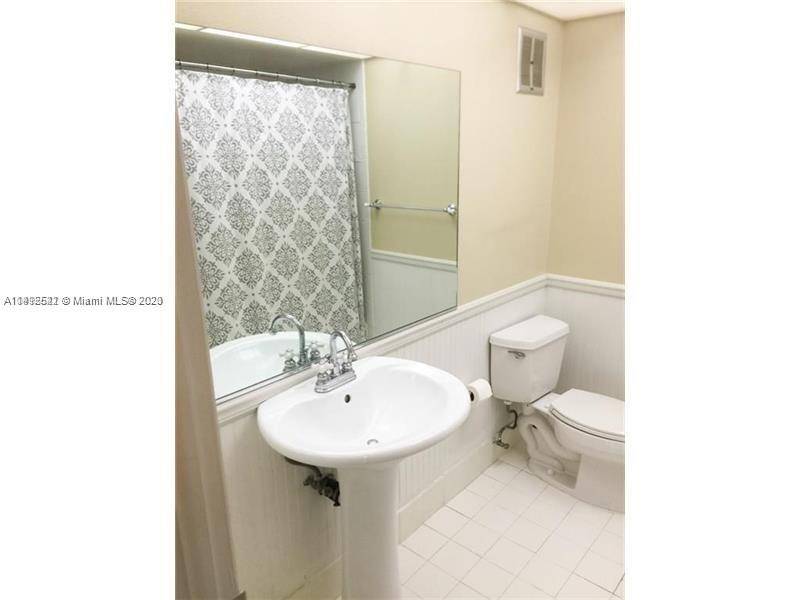 Weston, FL 33326,100 Lakeview Dr #206