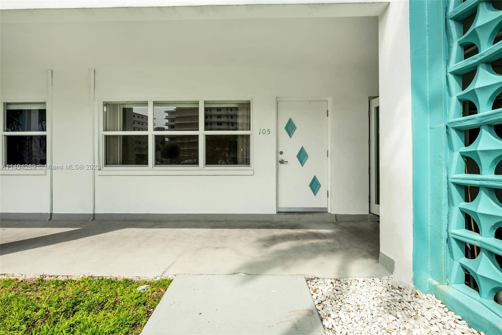 Hallandale Beach, FL 33009,419 Golden Isles Dr #105
