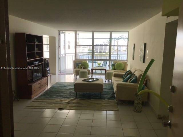 Sunny Isles Beach, FL 33160,301 174th St #2016