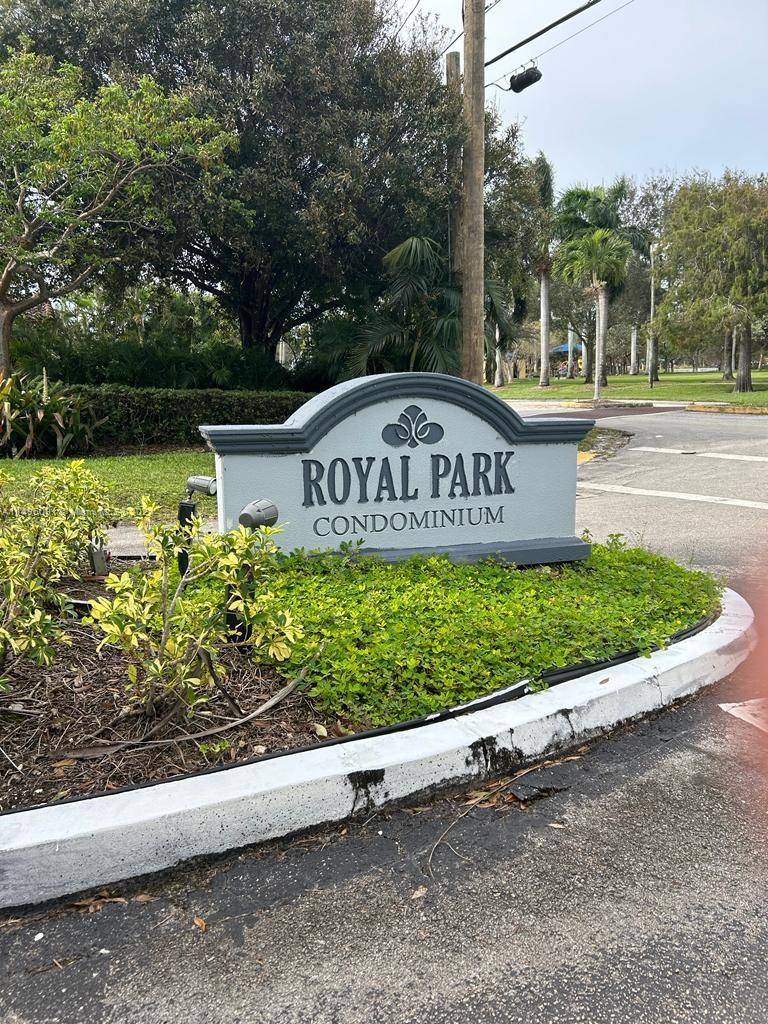 Oakland Park, FL 33309,108 Royal Park Dr #2D