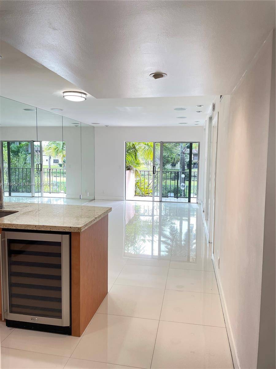 Miami, FL 33143,7900 Camino Cir #209
