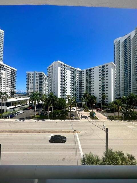 Hollywood, FL 33019,3000 S Ocean Dr #422