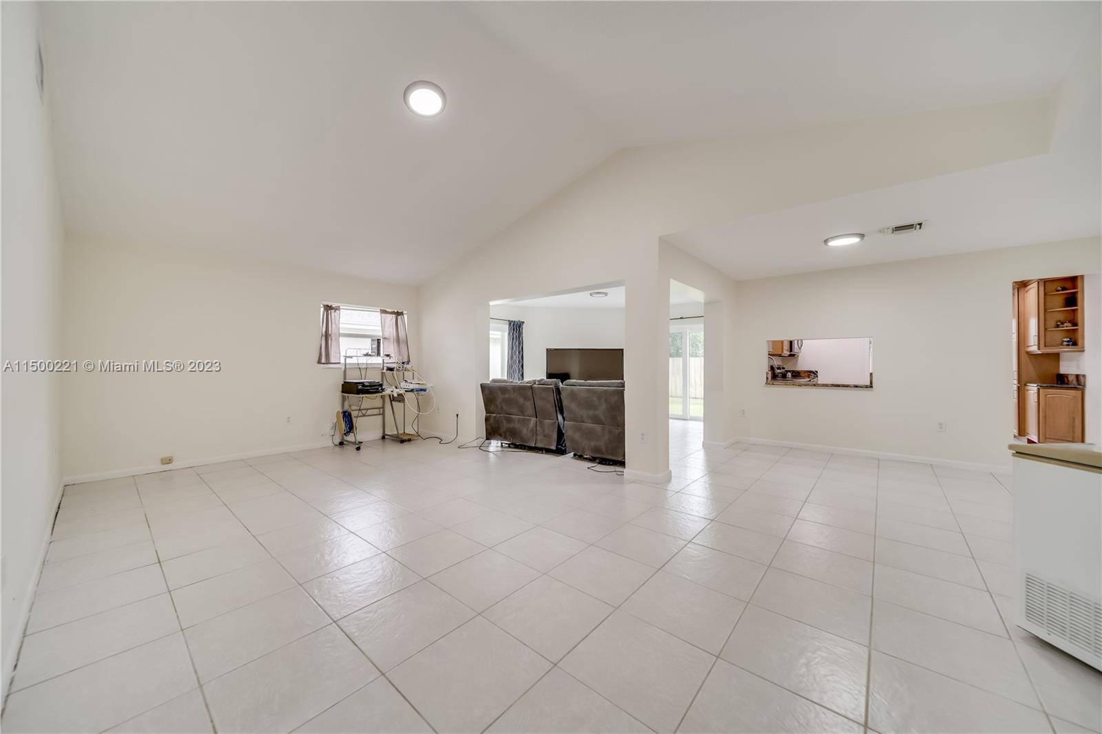 Pembroke Pines, FL 33025,10040 SW 12th St