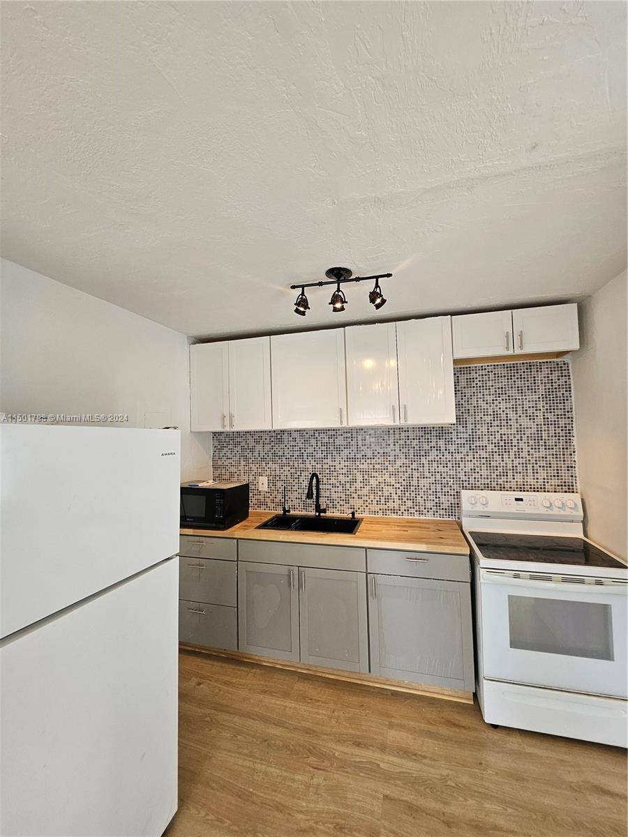 Dania Beach, FL 33004,525 SW 1st St