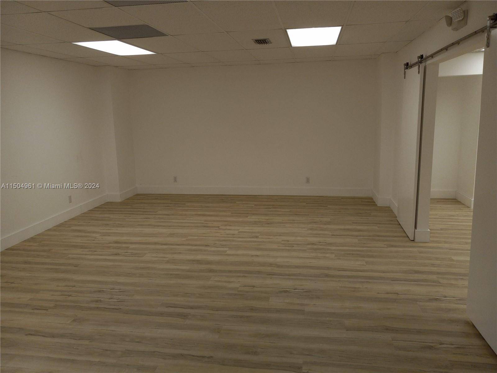 North Miami, FL 33181,13499 Biscayne Blvd #M8