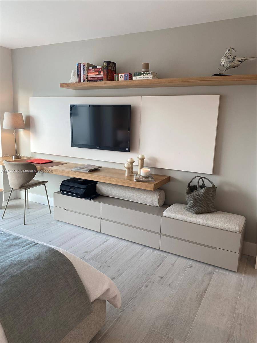 Key Biscayne, FL 33149,199 Ocean Lane Dr #1112