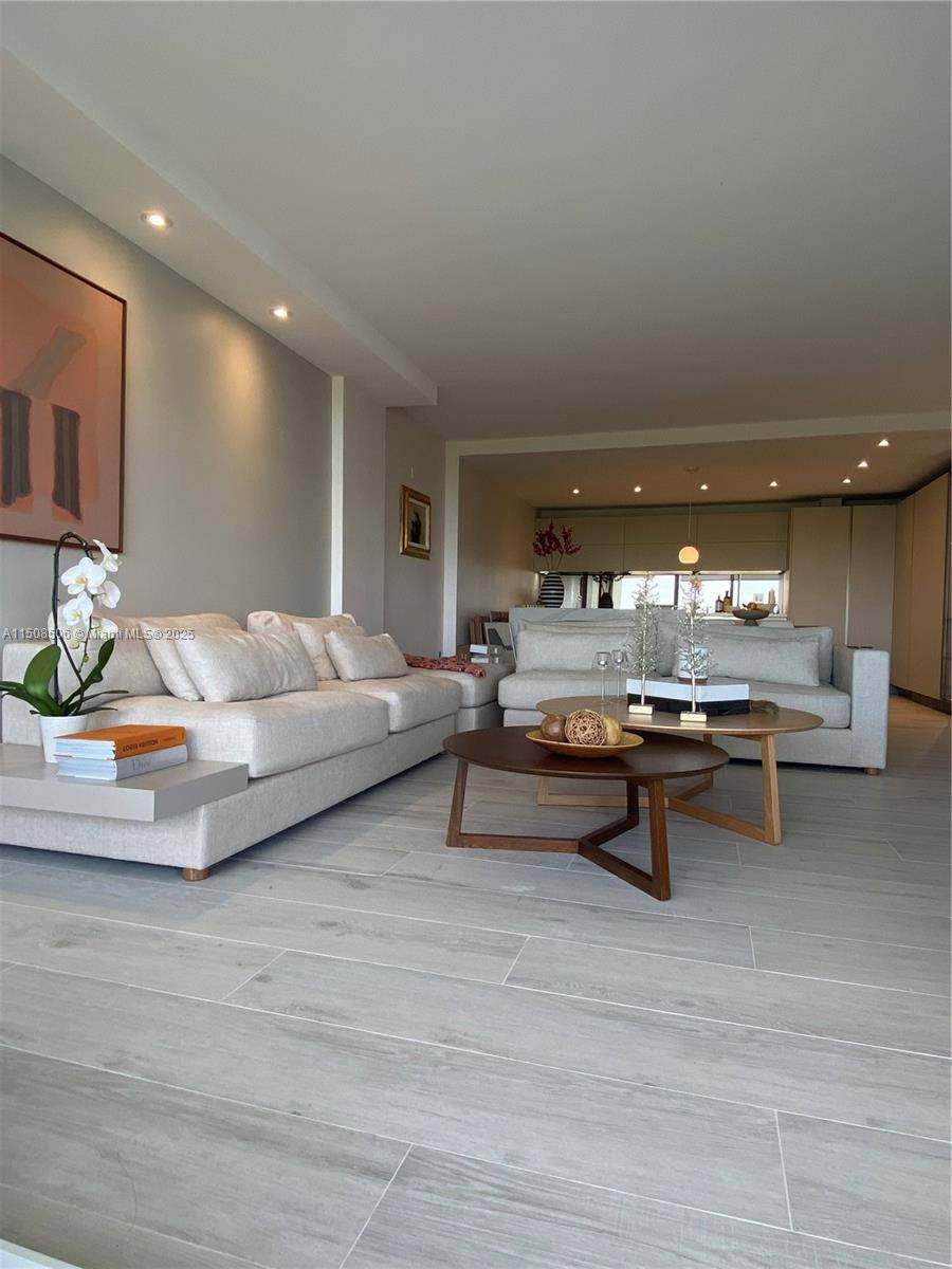Key Biscayne, FL 33149,199 Ocean Lane Dr #1112