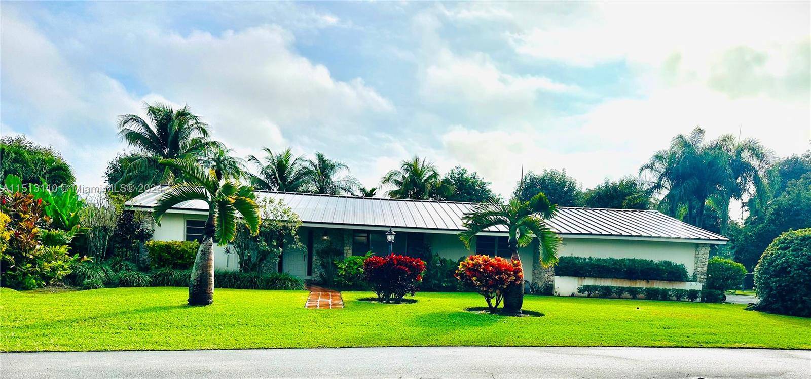 Pinecrest, FL 33156,10945 SW 75th Ct