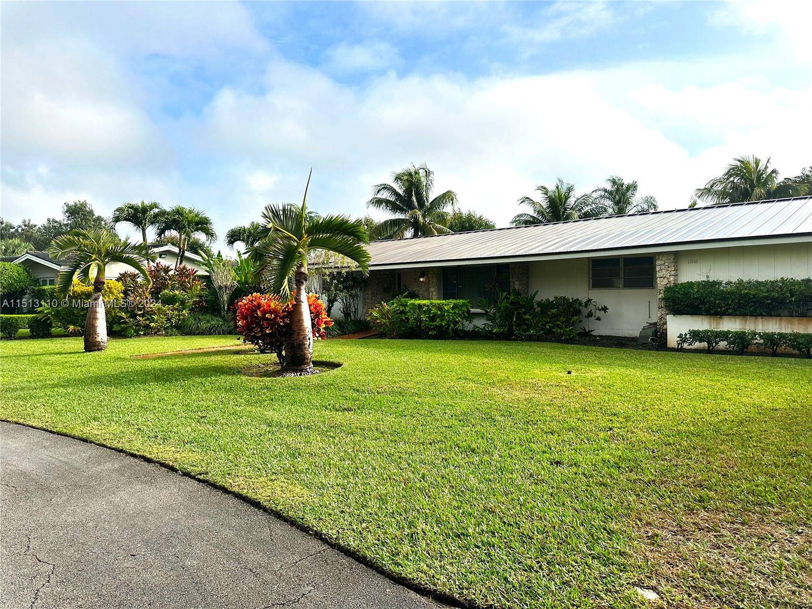 Pinecrest, FL 33156,10945 SW 75th Ct