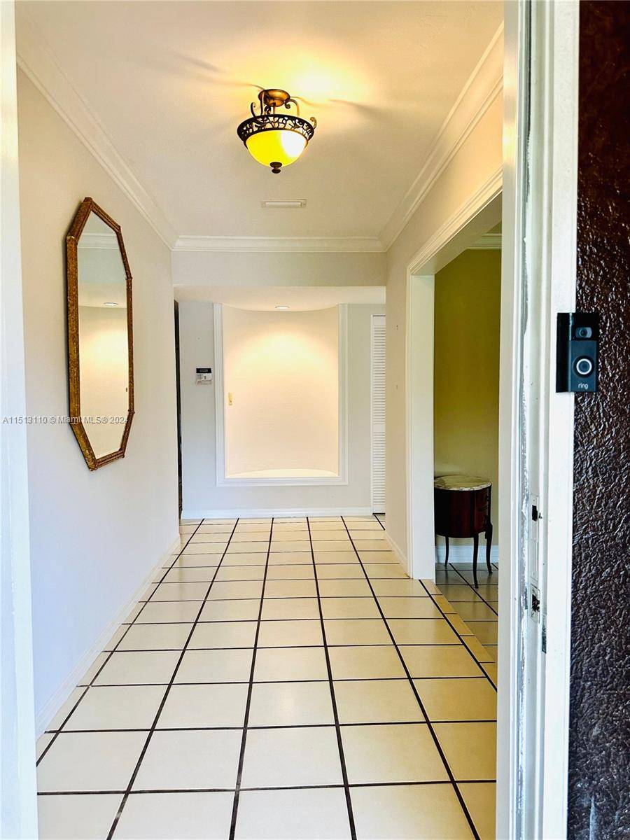 Pinecrest, FL 33156,10945 SW 75th Ct