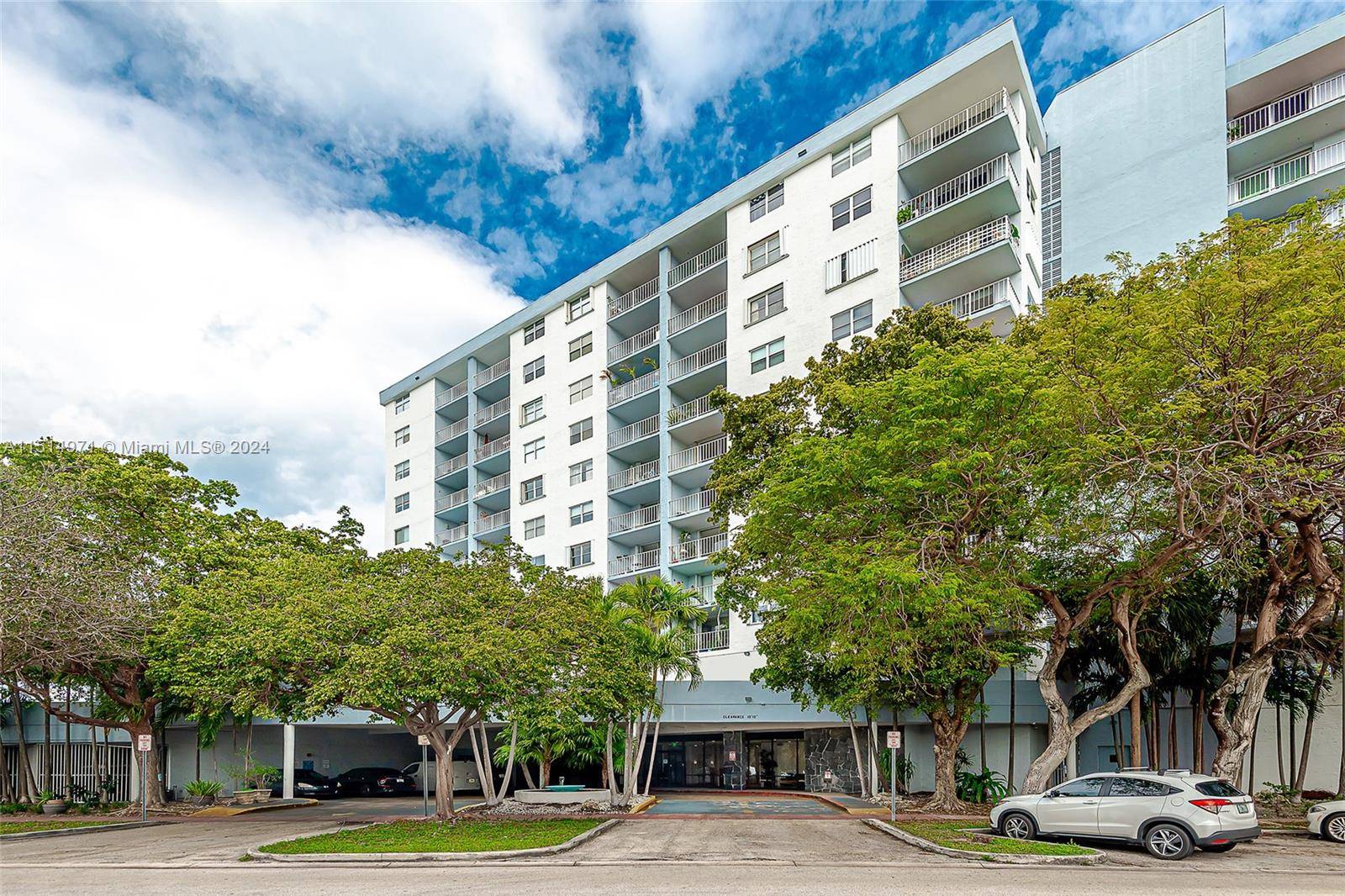 Miami Beach, FL 33141,6900 Bay Dr #10H