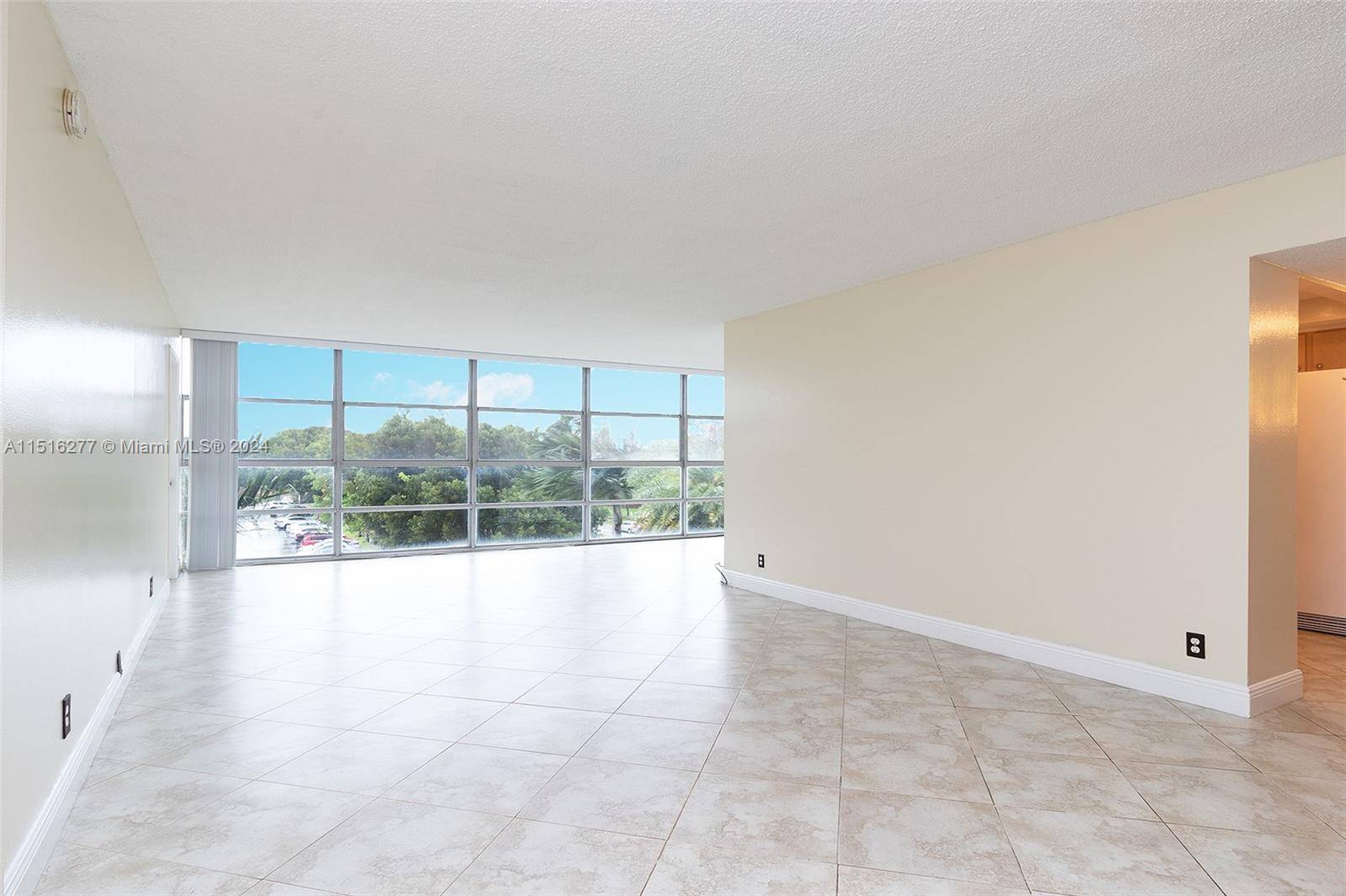 Hallandale Beach, FL 33009,2101 Atlantic Shores Blvd #420