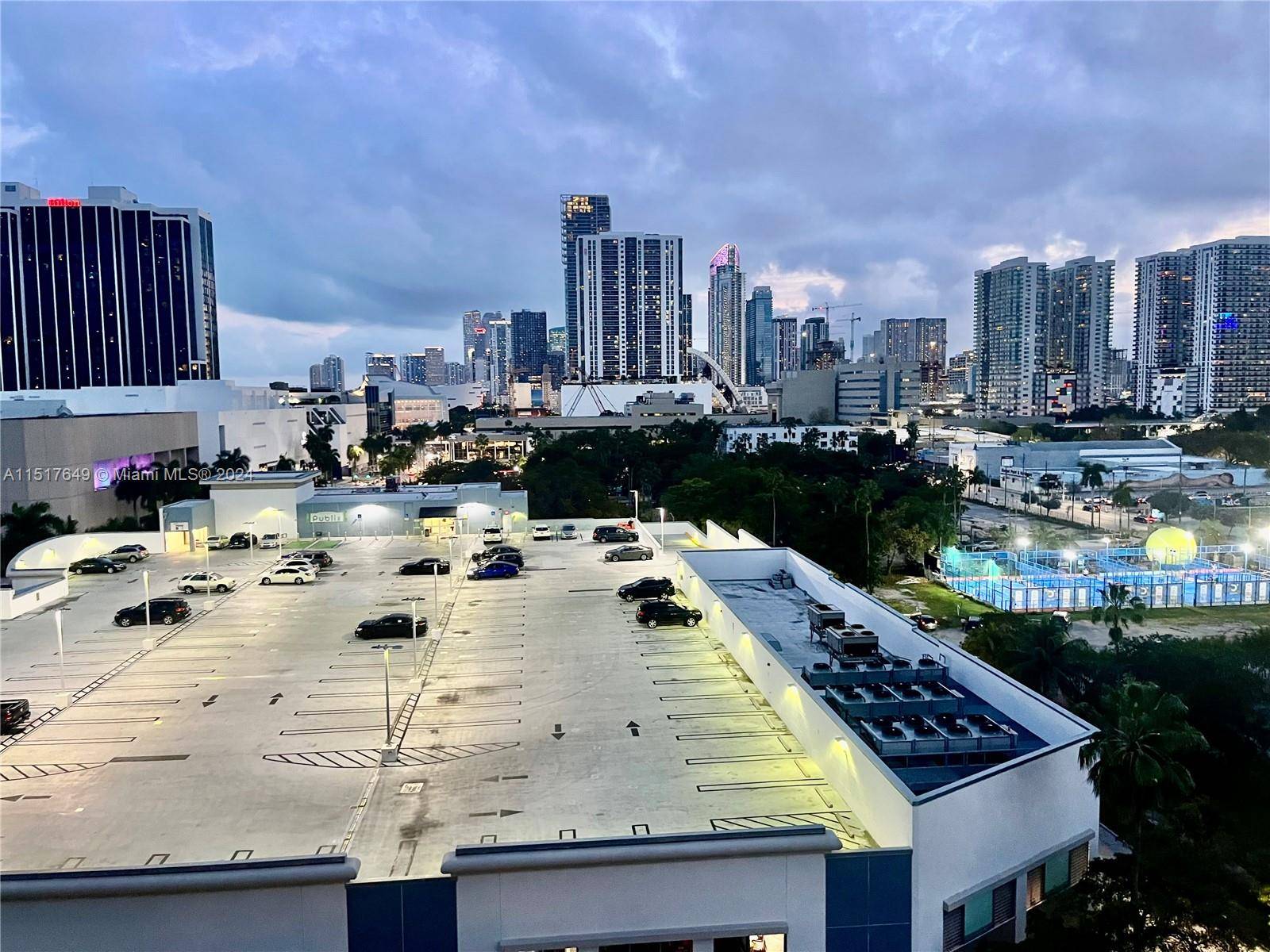 Miami, FL 33132,275 NE 18th St #904
