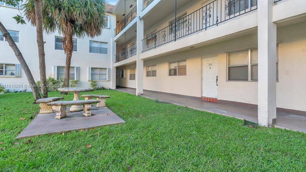 Hollywood, FL 33020,2210 Taylor St #106
