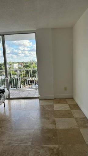 North Miami, FL 33181,2020 NE 135th St #804