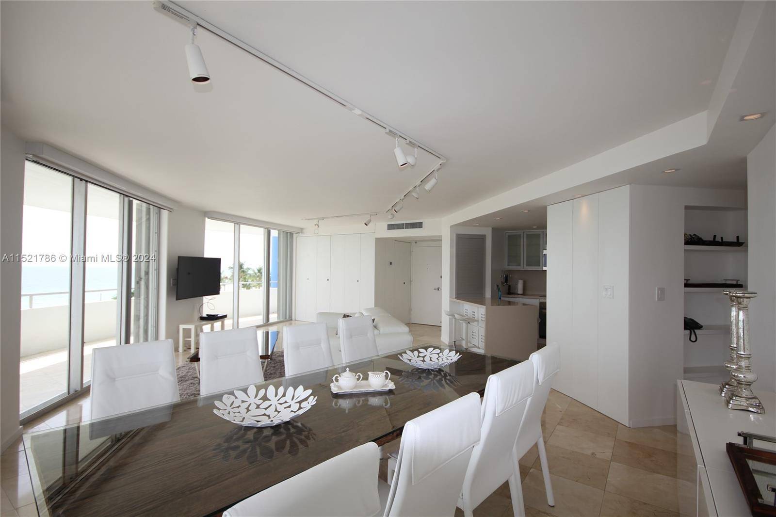 Miami Beach, FL 33140,5151 COLLINS AV #532