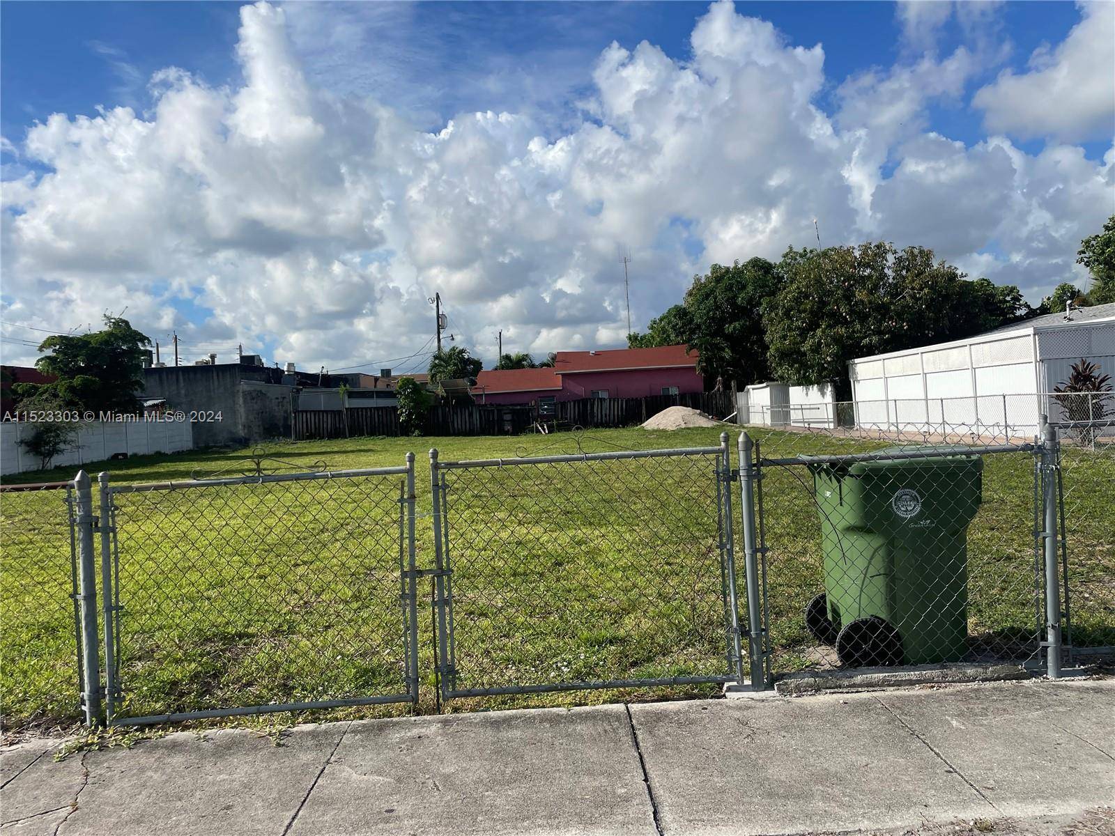 Hialeah, FL 33012,20 W 40th Pl