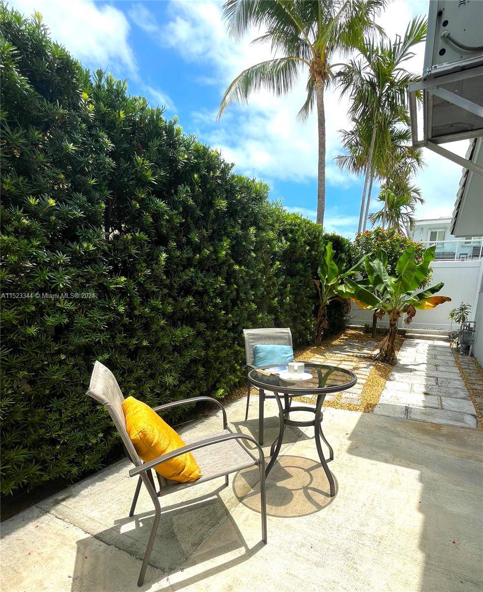 Hollywood, FL 33019,331 Desoto St