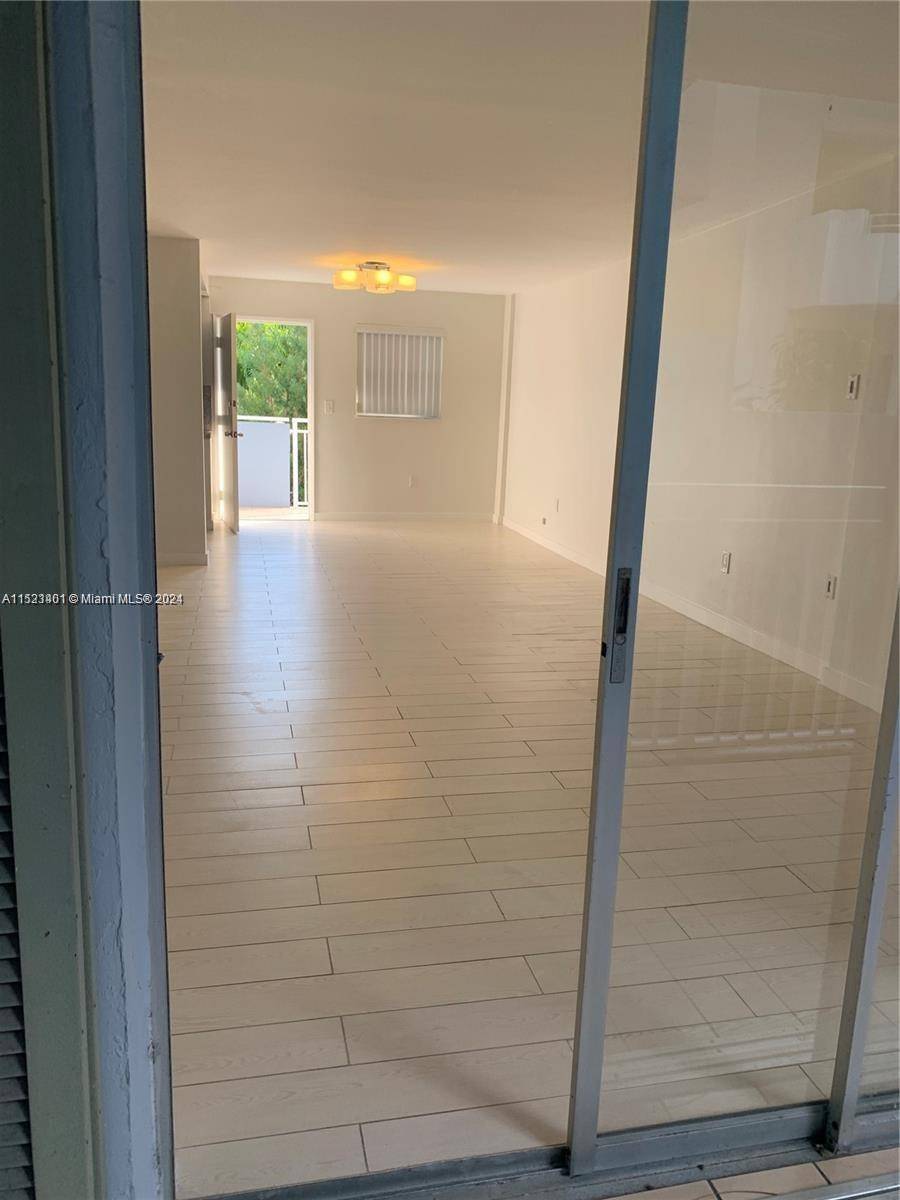 Miami Beach, FL 33139,947 Lenox Ave #204