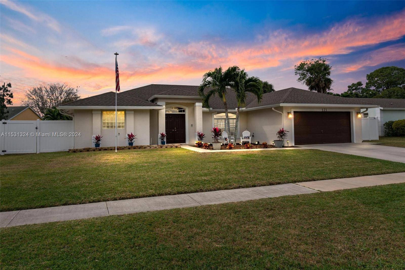 Royal Palm Beach, FL 33411,121 Sherwood Dr