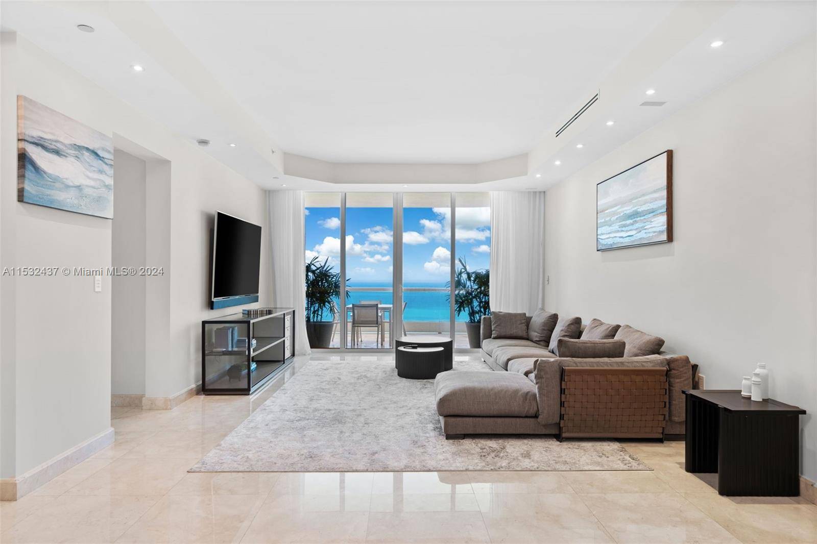 Sunny Isles Beach, FL 33160,16047 Collins Ave #2202