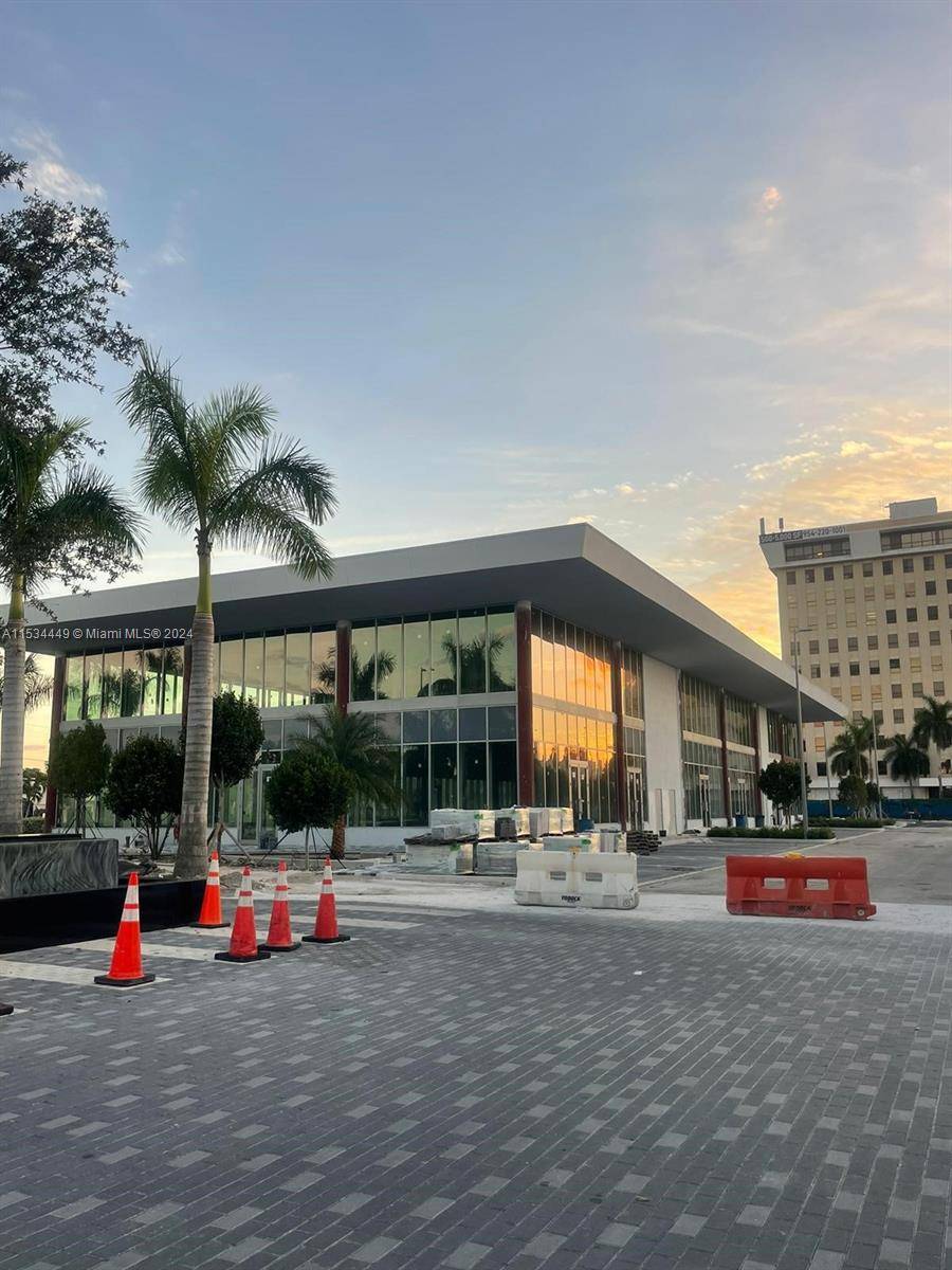 Hallandale Beach, FL 33009,1006 E HALLANDALE BEACH BLVD #4-206