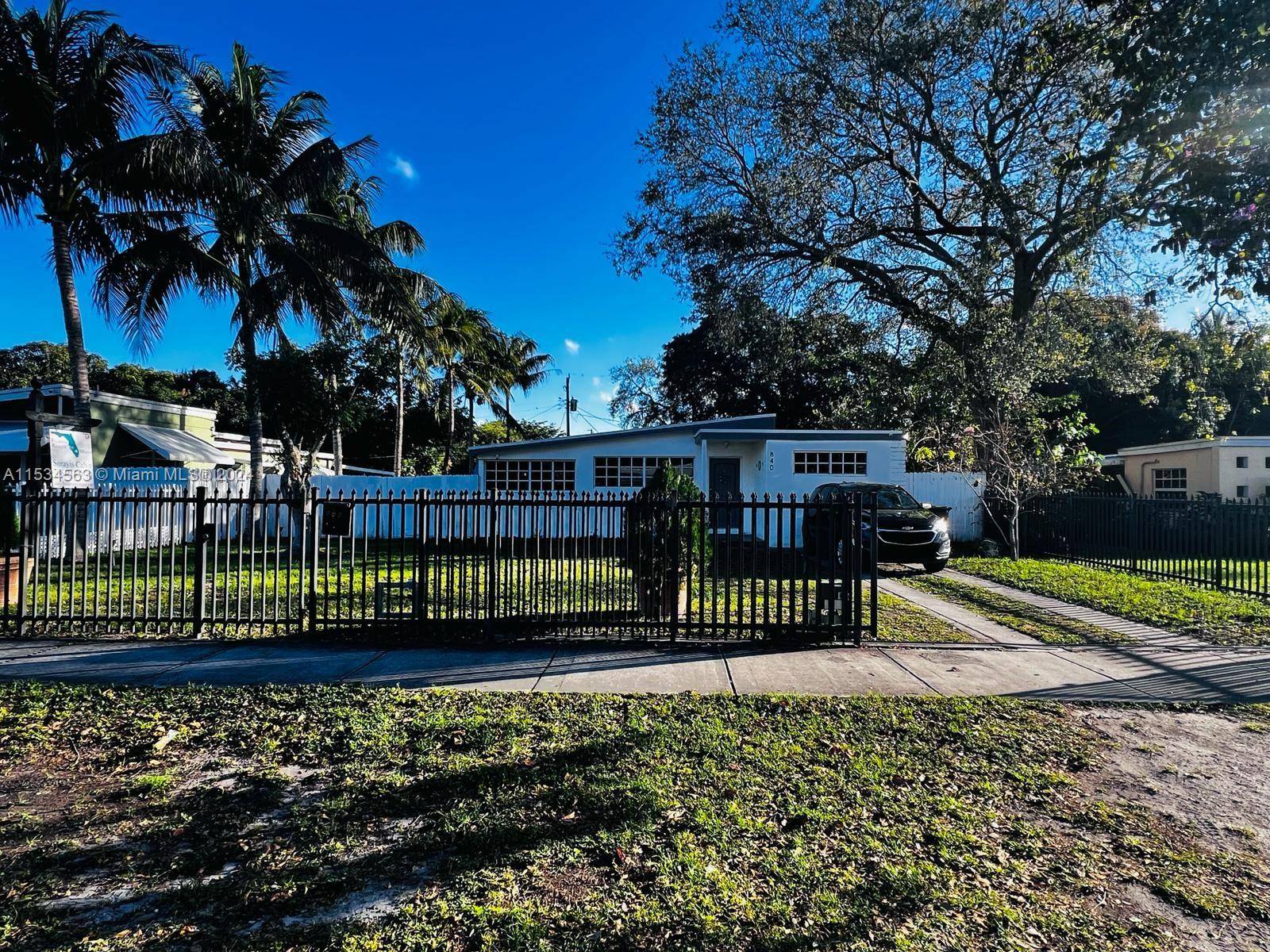 North Miami, FL 33161,840 NE 128th St