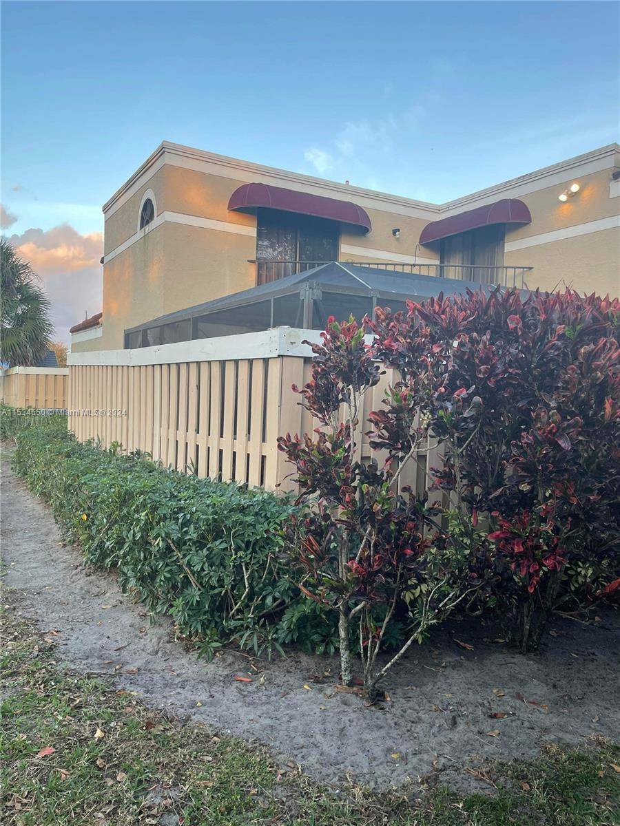Delray Beach, FL 33445,4355 Village Dr #A