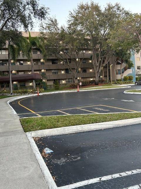 Pembroke Pines, FL 33026,900 Colony Point Cir #206
