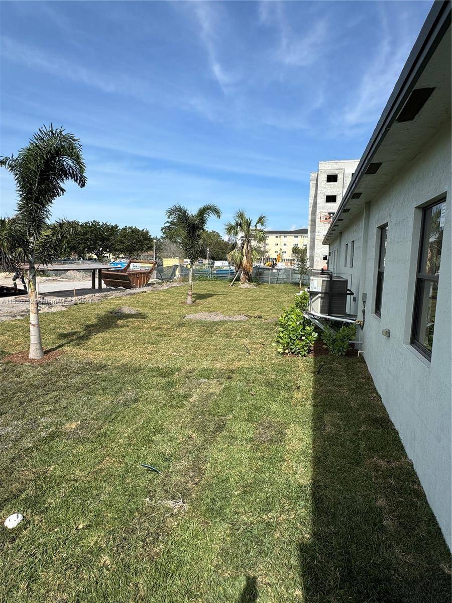 Pompano Beach, FL 33060,325 NW 10th St #1