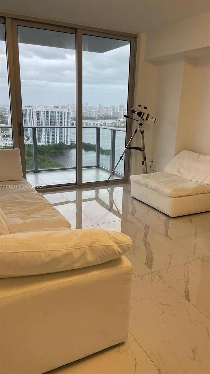 North Miami Beach, FL 33160,16385 Biscayne Blvd #3102