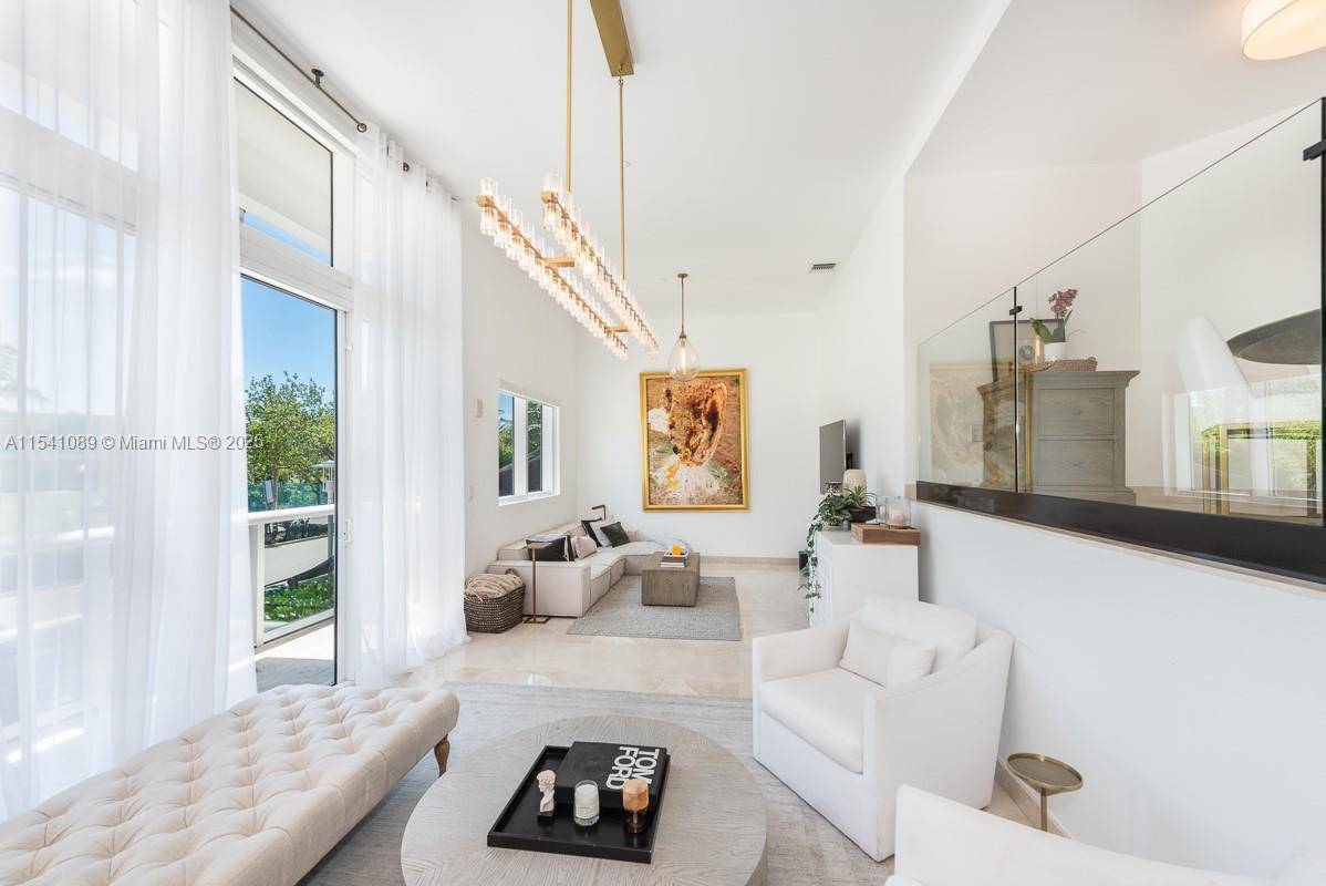 Miami Beach, FL 33139,400 Alton Rd #TH-1A