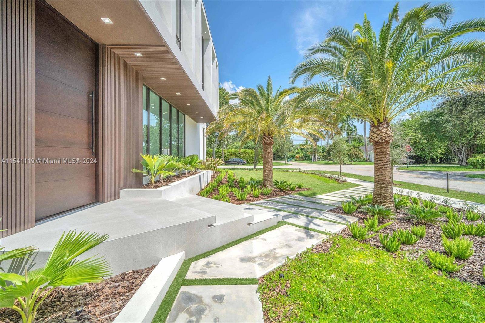 Pinecrest, FL 33156,11200 SW 71st Ave