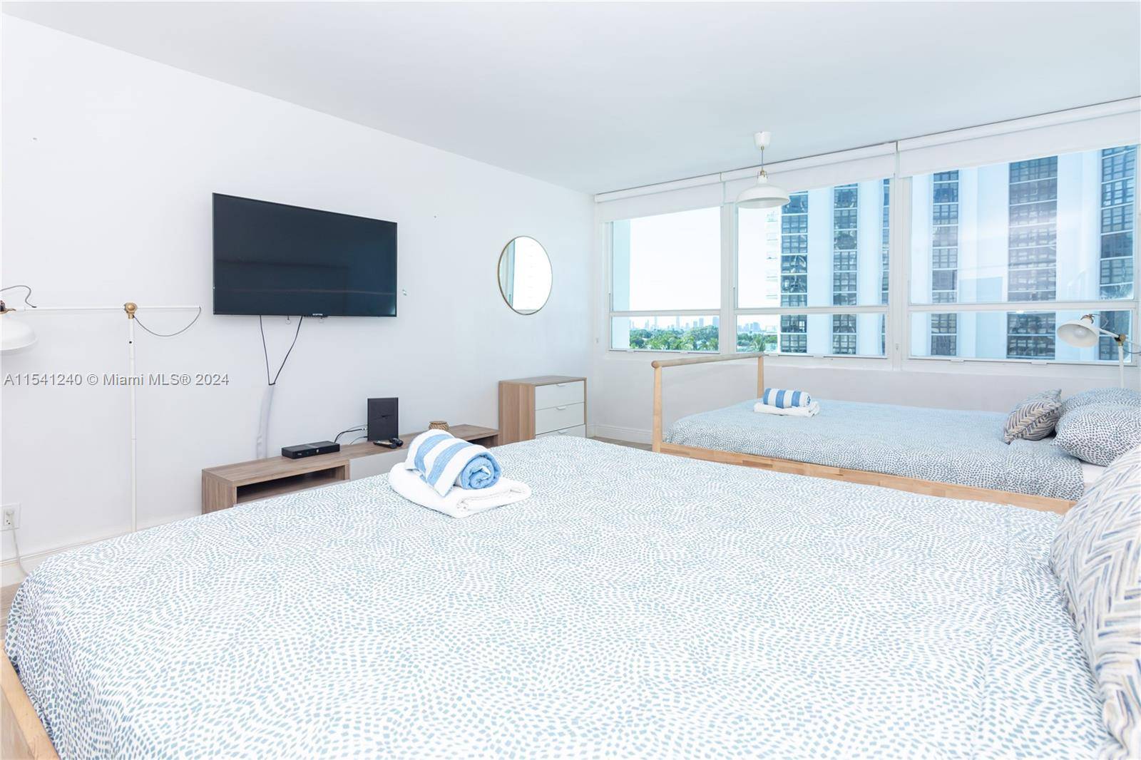 Miami Beach, FL 33140,5445 Collins Ave #511