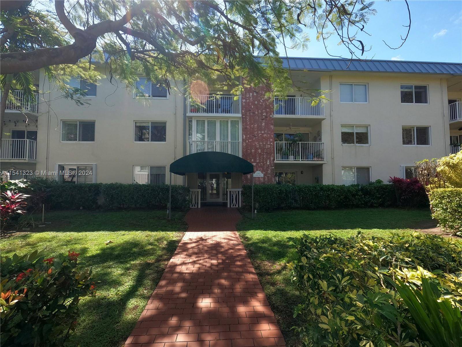 Key Biscayne, FL 33149,240 Galen Dr #216